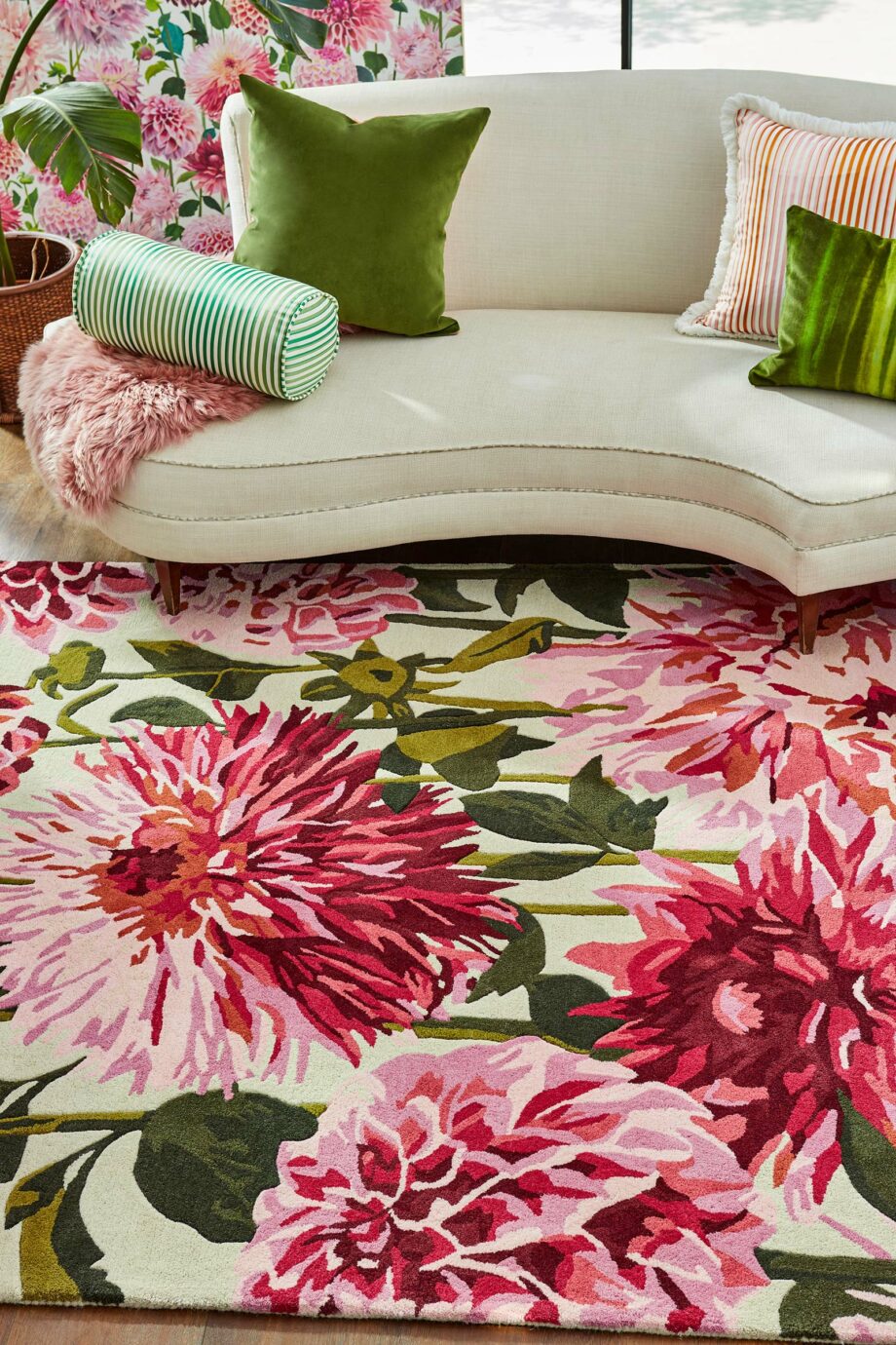 Harlequin Dahlia Fuchsia Palm 142402 interior 1
