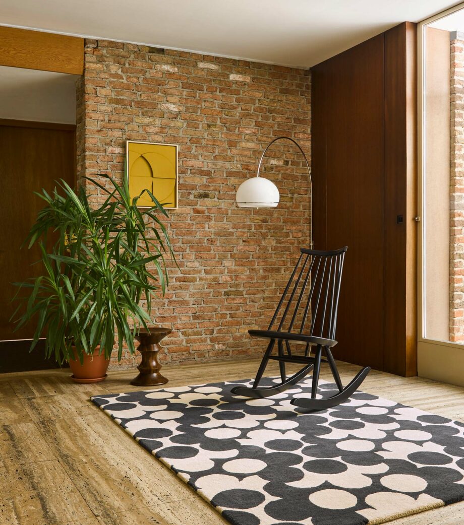 Orla Kiely Puzzle Flower Slate 060905 interior 1