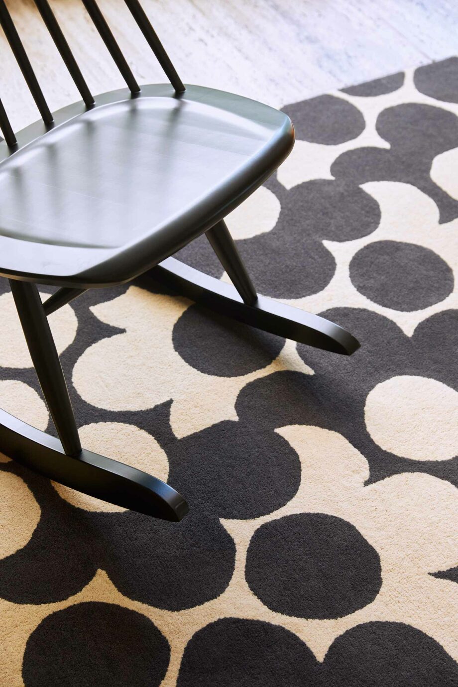 Orla Kiely Puzzle Flower Slate 060905 interior 2
