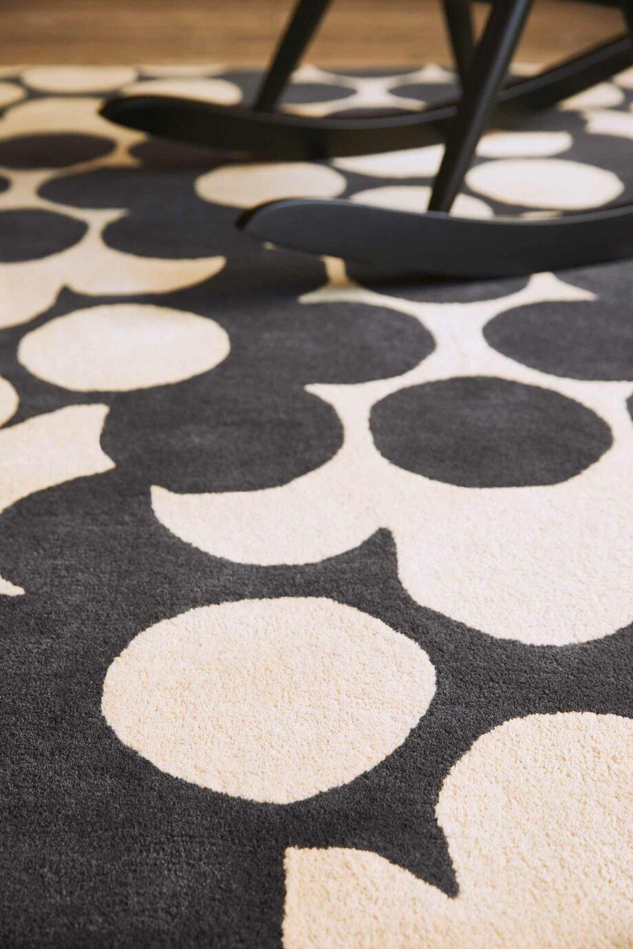 Orla Kiely Puzzle Flower Slate 060905 interior 5
