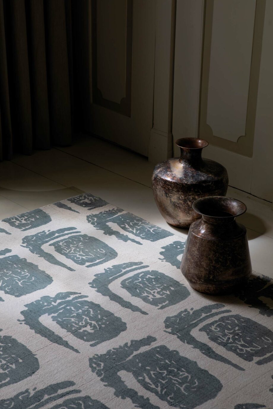 Ted Baker Woodblock Grey 163001 interior 3