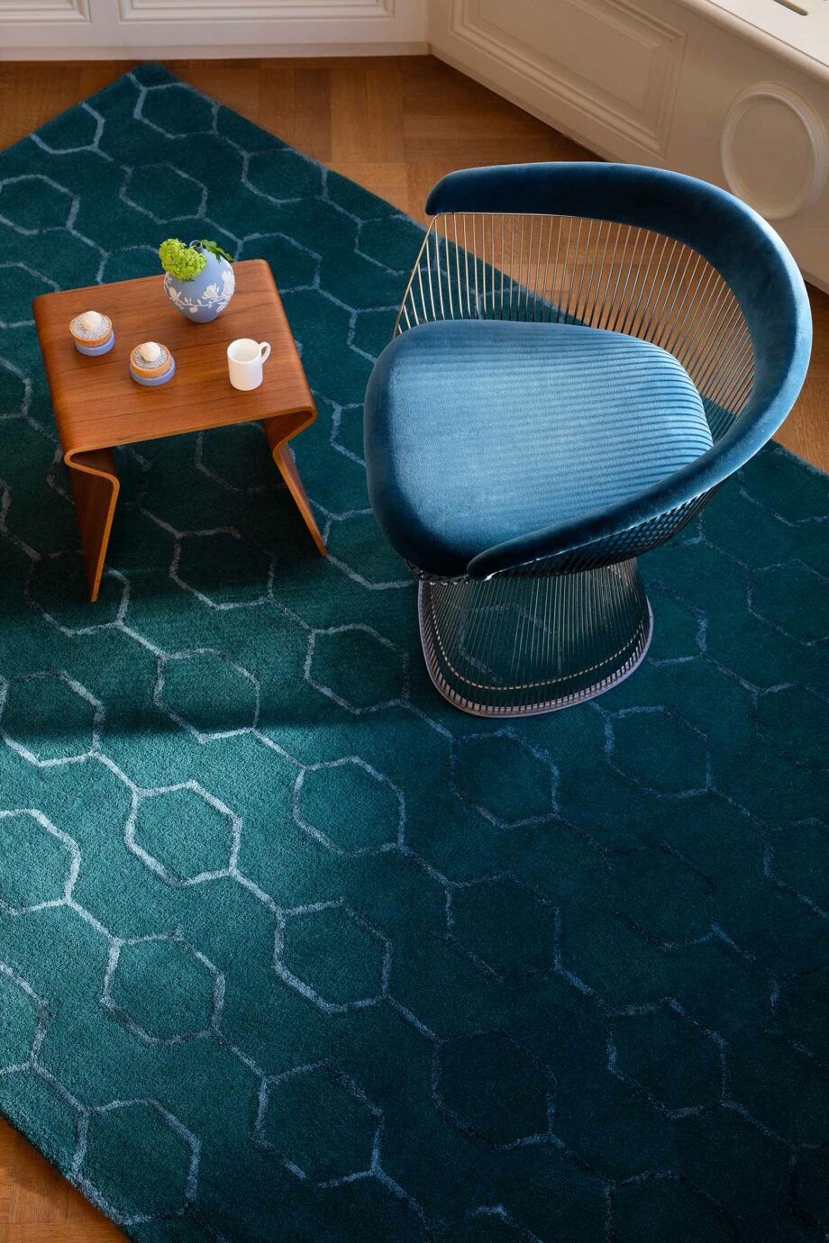 Wedgwood Gio Teal 039107 interior 1