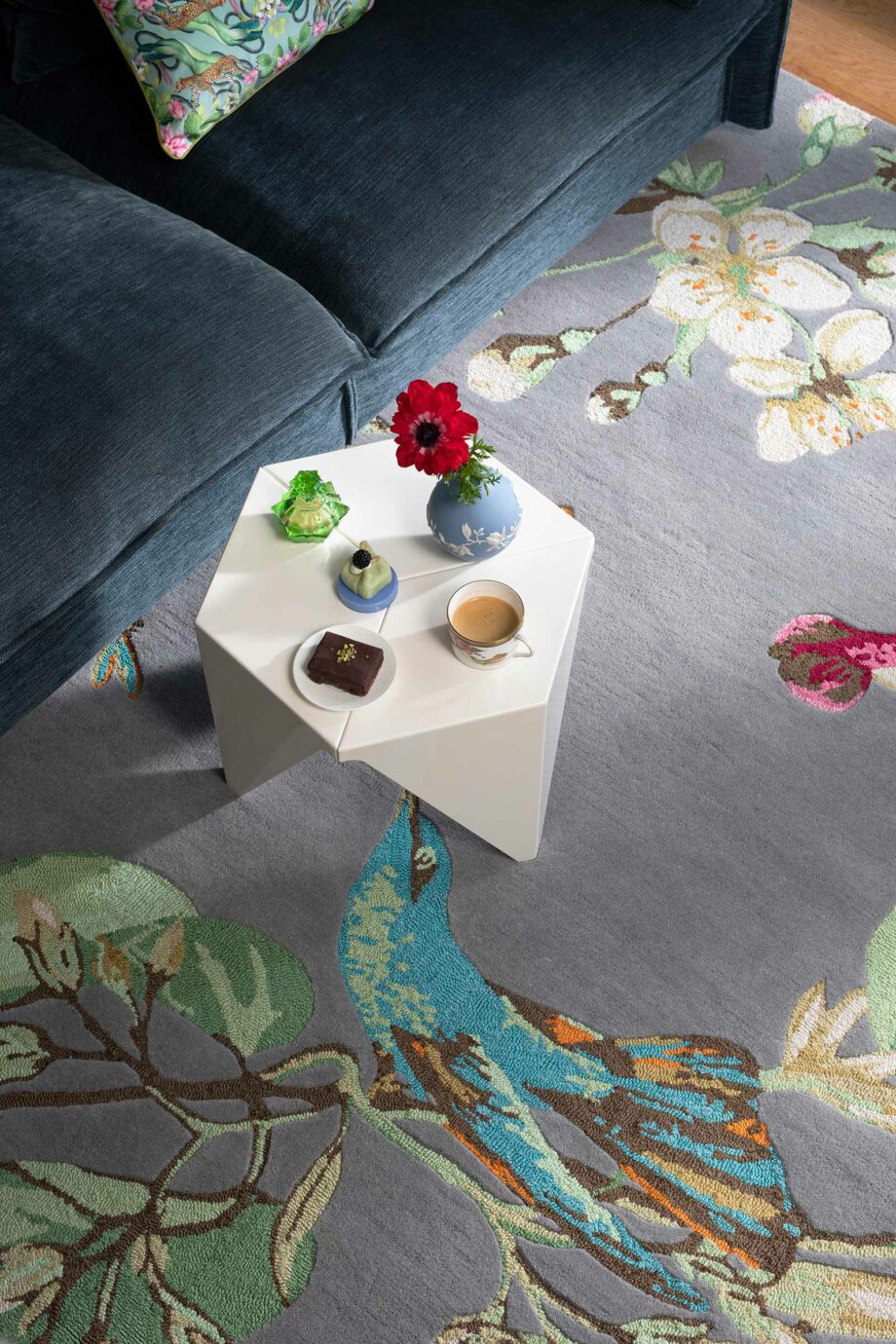 Wedgwood Hummingbird Grey 037804 interior 1