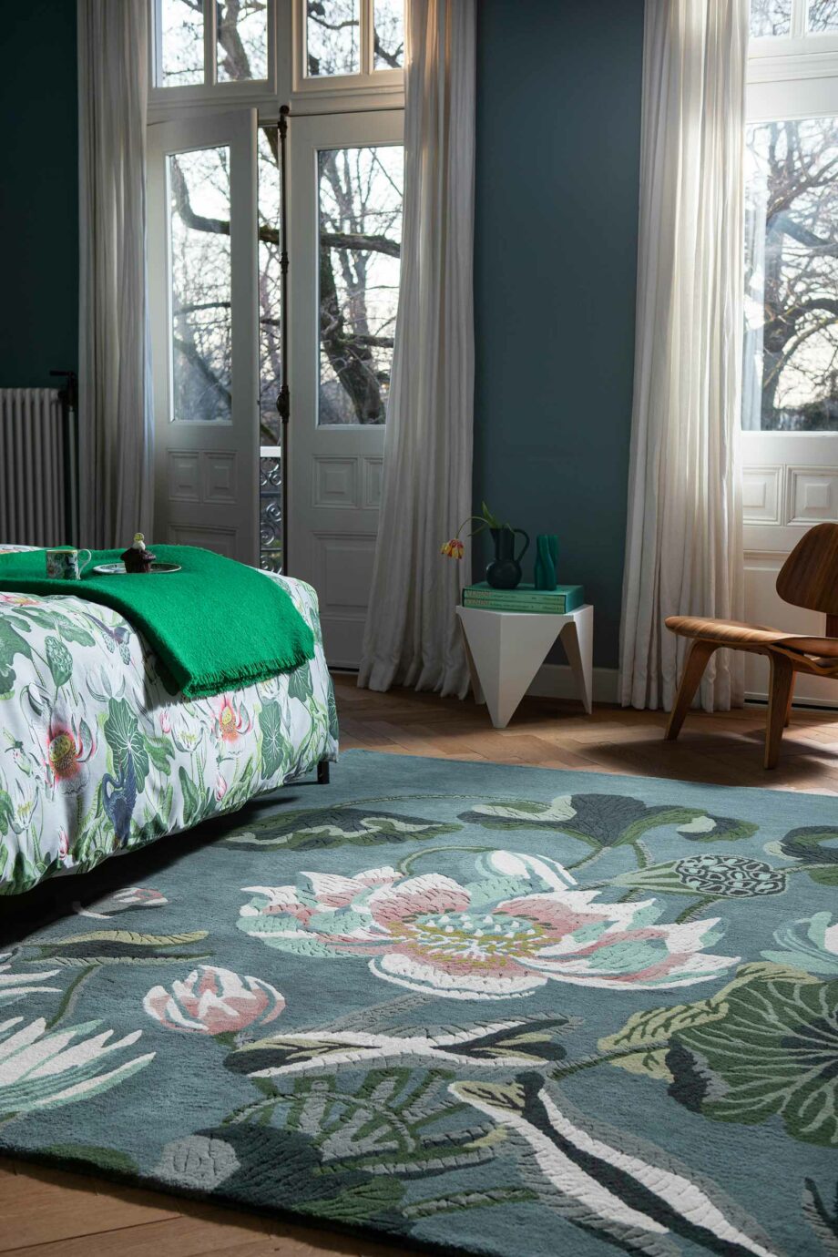 Wedgwood Waterlily Midnight Pond 038608 interior 1