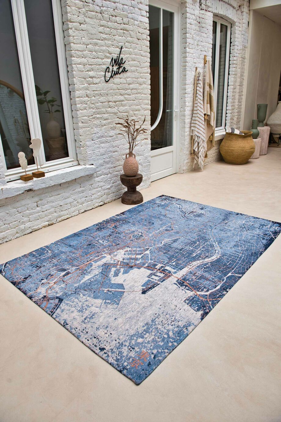 Louis De Poortere tapijt Cities Tokyo 9314 Conductive Blue interior 1