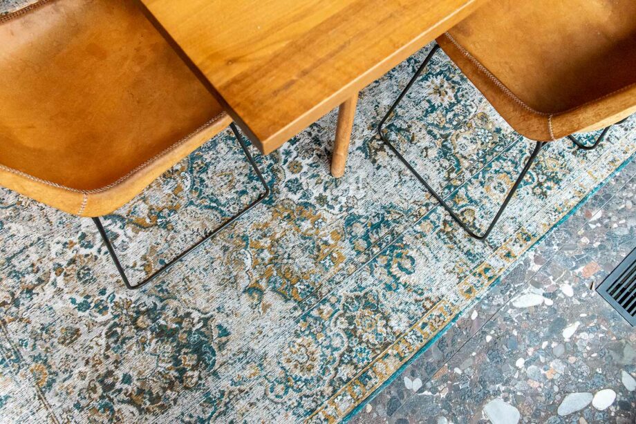 Louis De Poortere tapijt LX 9127 Antiquarian Bakhtiari Fener interior 1