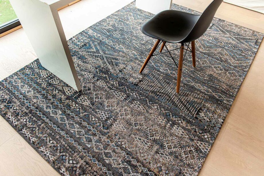 Louis De Poortere tapis LX 9113 Antiquarian Kilim Black Rabat interior 9
