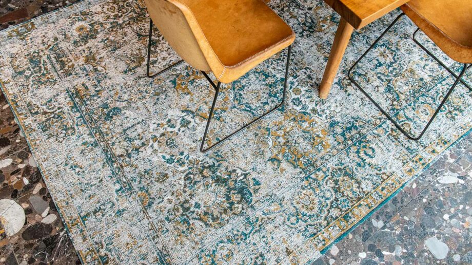 Louis De Poortere tapis LX 9127 Antiquarian Bakhtiari Fener interior 4