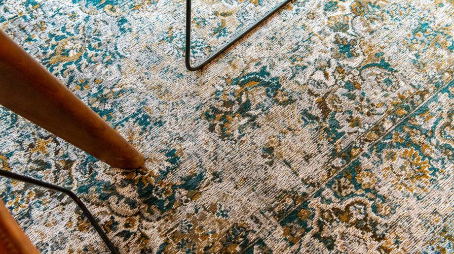Louis De Poortere tapis LX 9127 Antiquarian Bakhtiari Fener interior 8