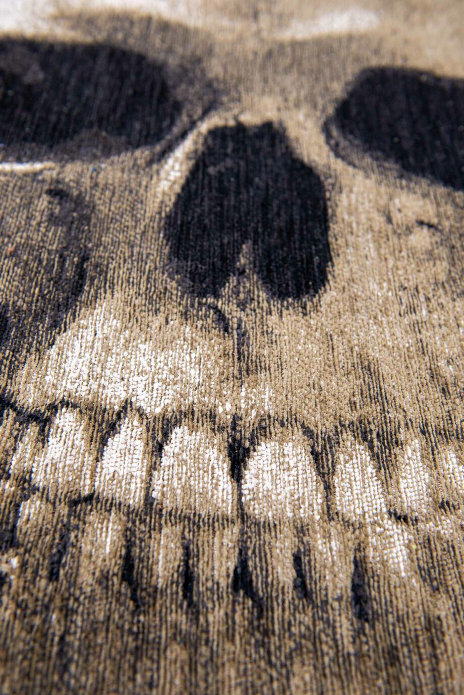 Louis De Poortere Teppich, Pop Funny Bones 9391, Momento Mori design
