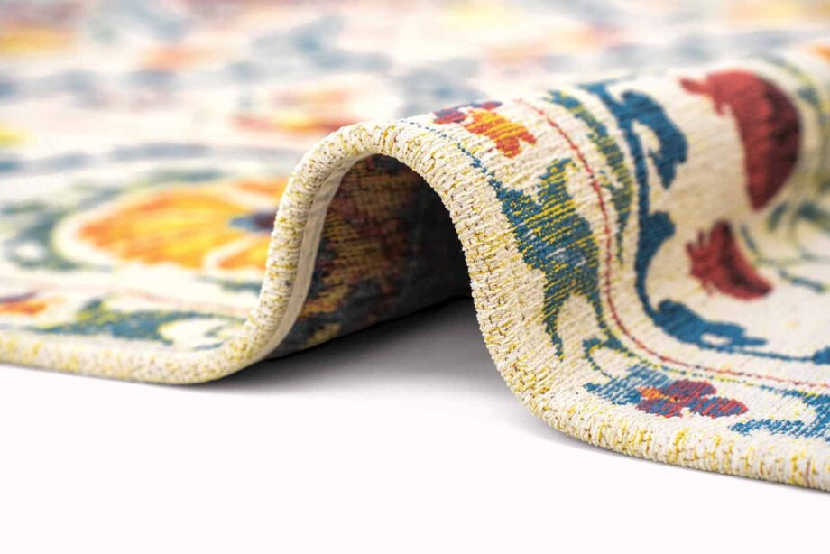 Louis De Poortere rug Antiquarian Suzani 9728 Origine upfold