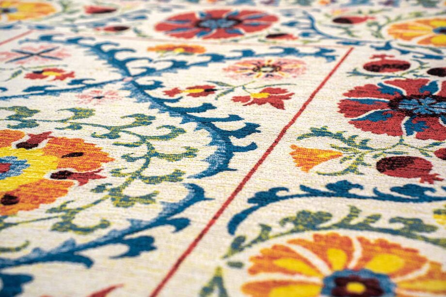 Louis De Poortere rug Antiquarian Suzani 9728 Origine zoom 2