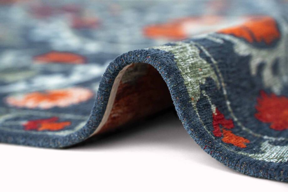 Louis De Poortere rug Antiquarian Suzani 9730 Nordic upfold