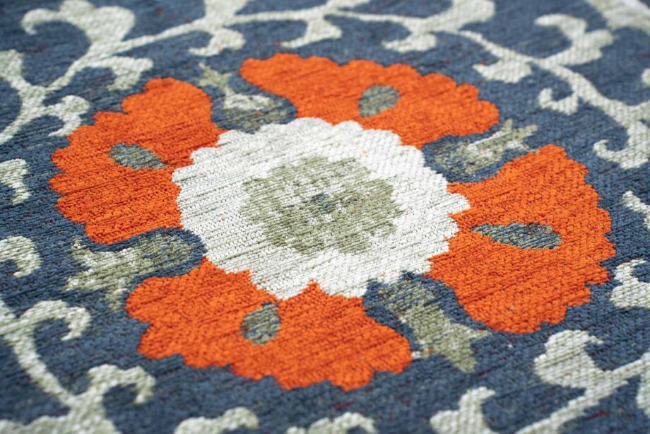 Louis De Poortere rug Antiquarian Suzani 9730 Nordic zoom 5