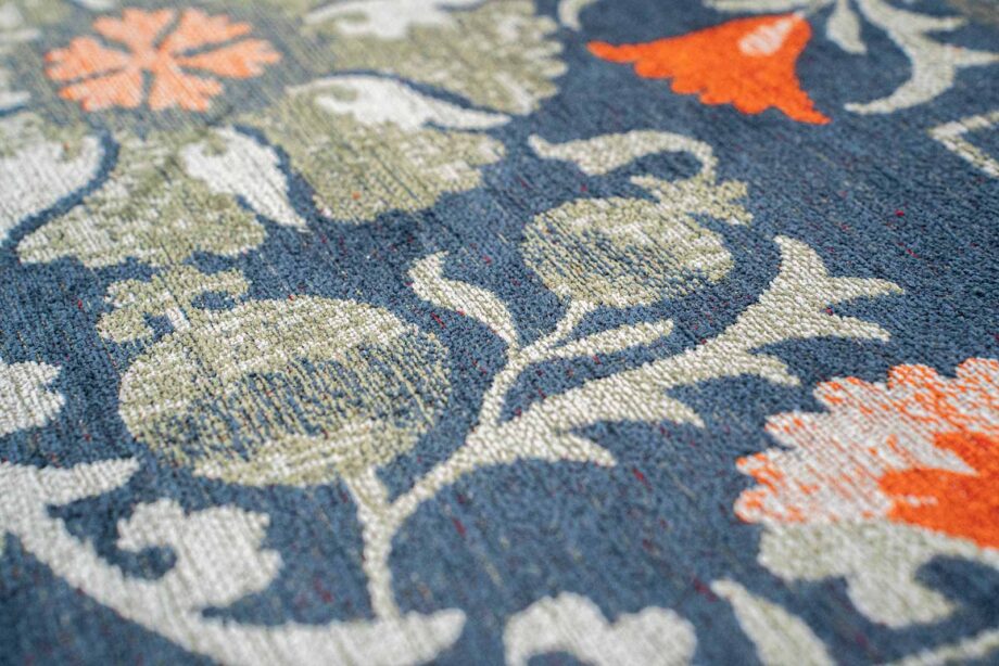 Louis De Poortere rug Antiquarian Suzani 9730 Nordic zoom