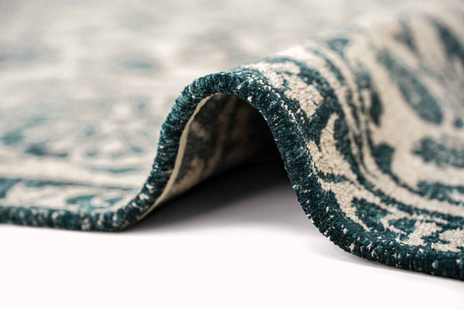 Louis De Poortere rug Antiquarian Suzani 9733 Notos upfold