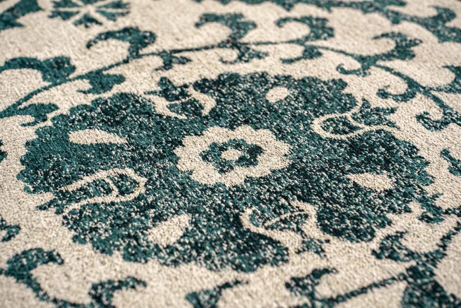 Louis De Poortere rug Antiquarian Suzani 9733 Notos zoom