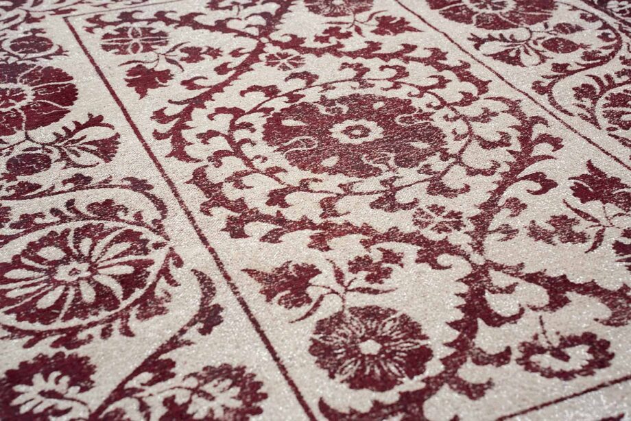 Louis De Poortere rug Antiquarian Suzani 9734 Zephyr zoom 3