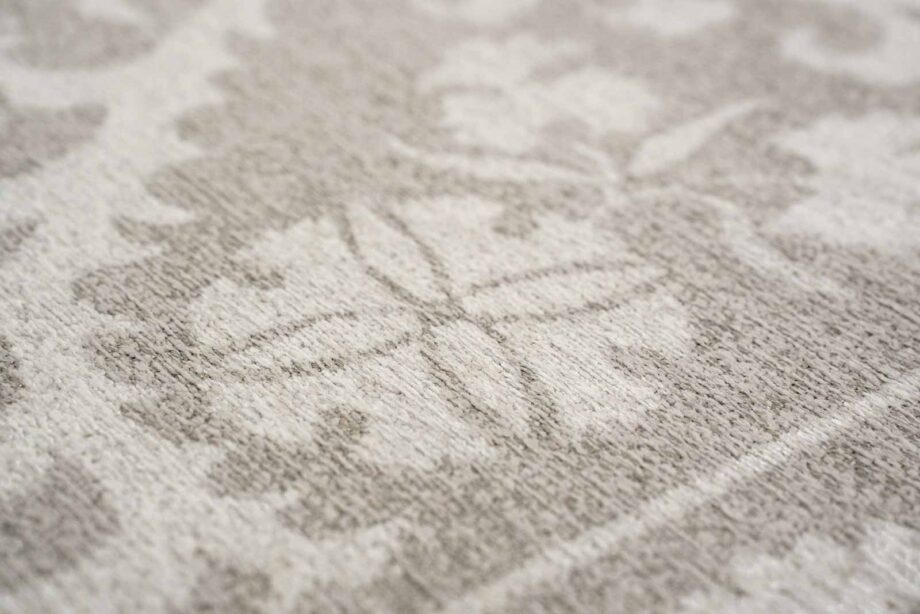 Louis De Poortere rug Antiquarian Suzani 9846 Boree zoom 2