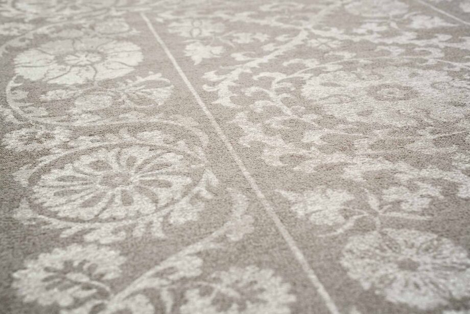 Louis De Poortere rug Antiquarian Suzani 9846 Boree zoom 7
