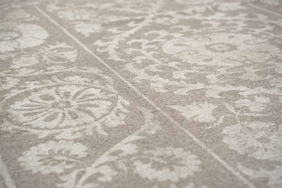 Louis De Poortere rug Antiquarian Suzani 9846 Boree zoom