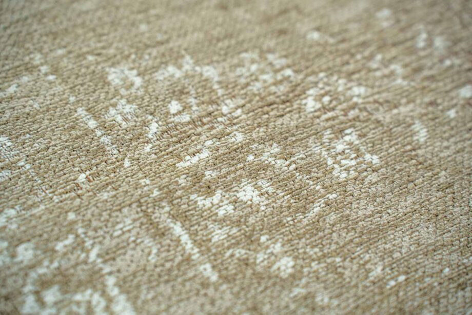 Louis De Poortere rug Fading World Medallion 9672 Milk Curry zoom 6