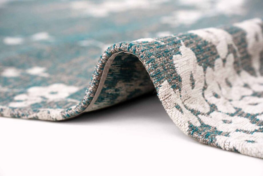 Louis De Poortere rug Sakura 9850 Sakura Lake Blue upfold