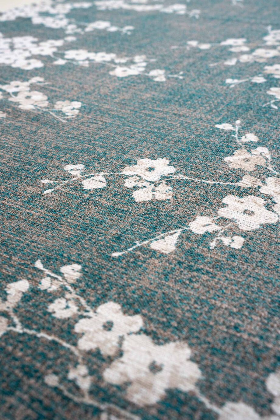 Louis De Poortere rug Sakura 9850 Sakura Lake Blue zoom vertical