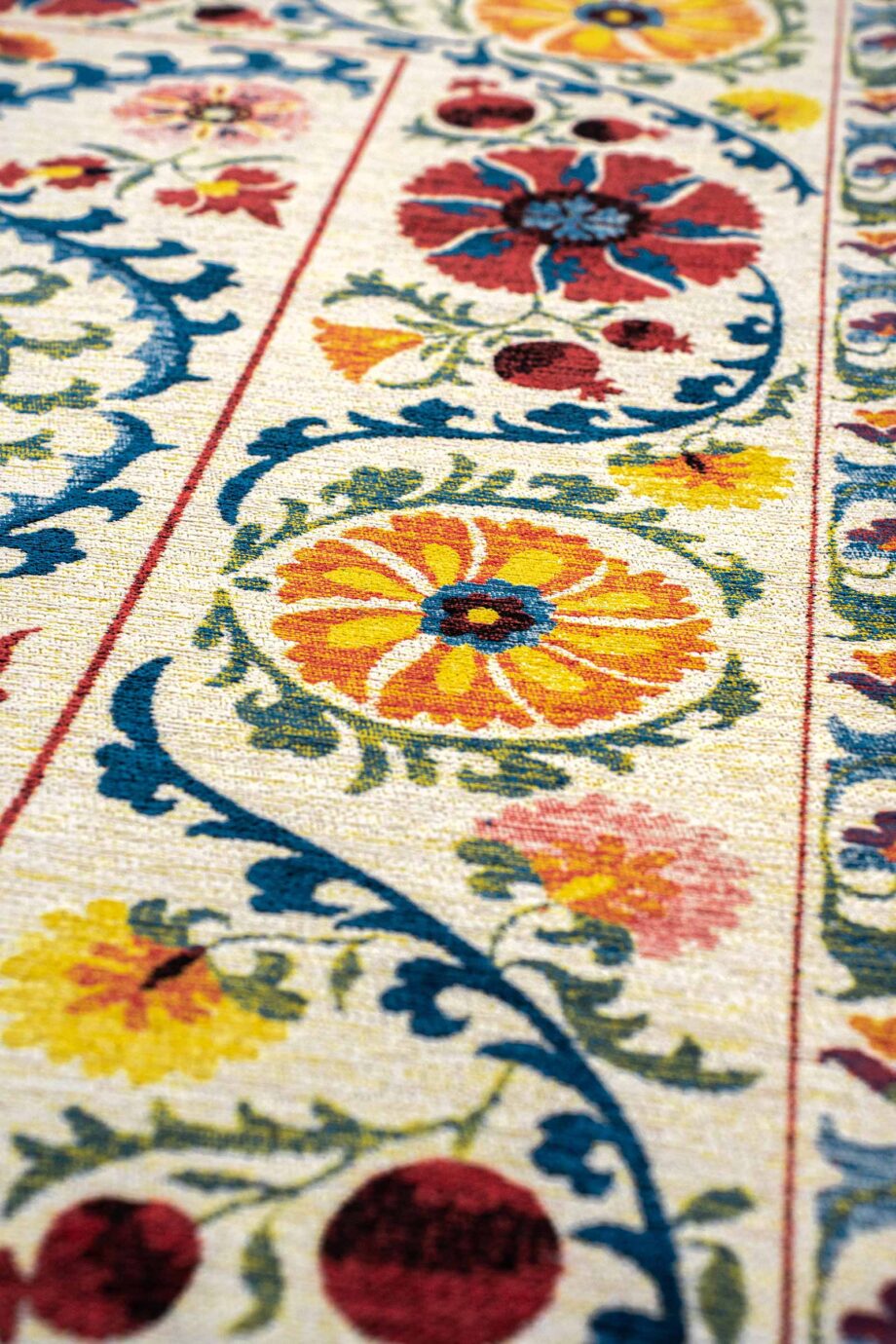 Louis De Poortere tapijt Antiquarian Suzani 9728 Origine zoom vertical