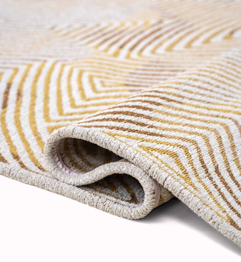 Louis De Poortere tapijt Meditation Coral 9799 Yellowhippy fold