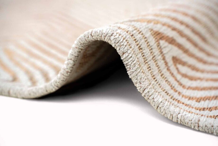 Louis De Poortere tapijt Meditation Coral 9800 Indian Sand upfold