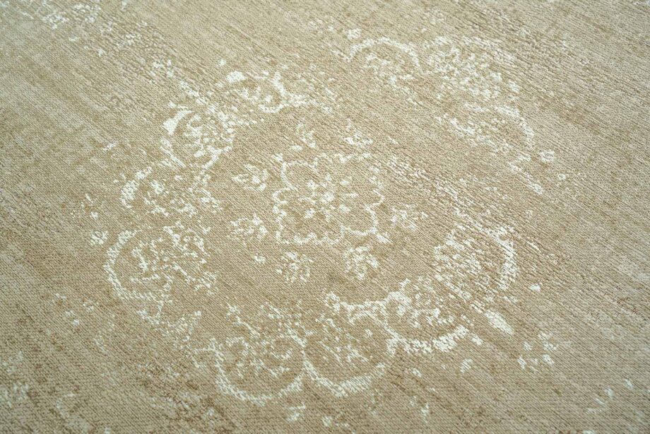 Louis De Poortere tapis Fading World Medallion 9672 Milk Curry zoom 1